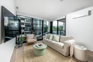 Ruang duduk di Casa Rina Apartment In Reid ACT