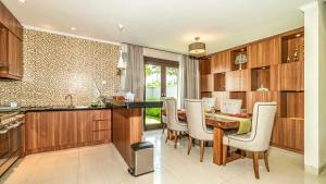 a kitchen and dining room with a table and chairs at Sotis Villas Canggu in Canggu