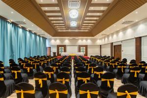 Zona business o sala conferenze di Regenta Resort & Spa By Riverside, Chitwan