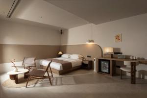 Postel nebo postele na pokoji v ubytování Shijing Hotel in Dali-大理柿井美宿