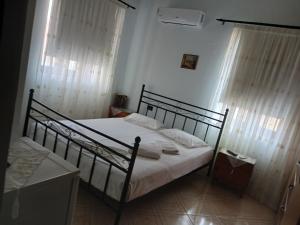 Postel nebo postele na pokoji v ubytování Janis Castle Apartment