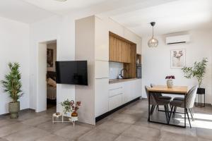Gallery image of Honoris Apartment - Brand new - Private parking - 90 m from the beach- Terrace in Slano