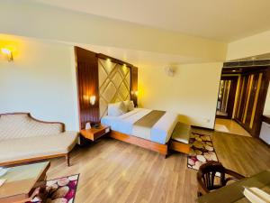 Letto o letti in una camera di Hotel The Grand Manali - A River and Mountain View Resort, Manali #Private Parking #GYM