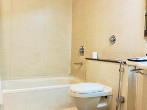 Bagno di Hotel The Grand Manali - A River and Mountain View Resort, Manali #Private Parking #GYM