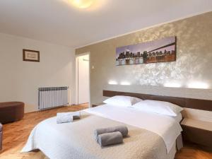 Ένα ή περισσότερα κρεβάτια σε δωμάτιο στο Holiday Home in Rovinjsko with Pool +32 φωτογραφίες