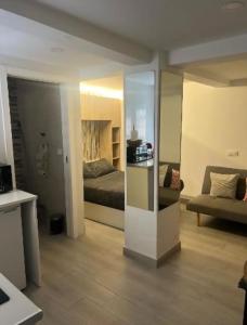 a living room with a bed and a mirror at Encanto Cuenca - Rincon De Los Sueños in Cuenca