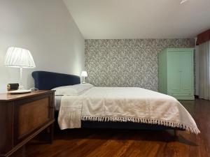 a bedroom with a bed and a dresser and a green cabinet at Giardini Normanni in Aversa