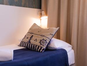 a pillow sitting on top of a bed at SeaSide Sopot - butikowe noclegi przy plaży in Sopot