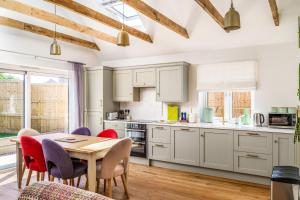 Gallery image of Bungalow Close to South Downs & Beach in Angmering
