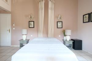 Chambres du Vieux Bistrot客房内的一张或多张床位