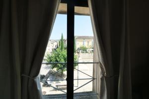Chambres du Vieux Bistrot的阳台或露台
