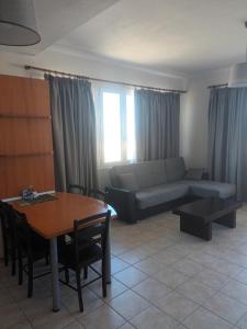 A seating area at Cathrin Beach Apartments