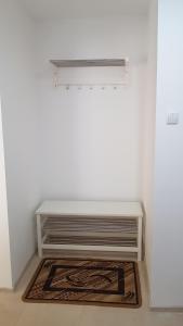 a white wall with a radiator in a room at City Apartment in Târgu Ocna