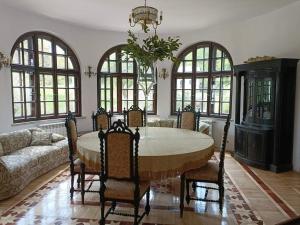 a large dining room with a table and chairs at Dworek pod Liwoczem in Brzyska