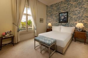 a bedroom with a bed and a window at InterContinental Amstel Amsterdam by IHG in Amsterdam
