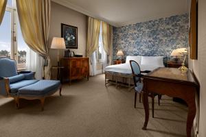 a hotel room with a bed and a desk and chairs at InterContinental Amstel Amsterdam by IHG in Amsterdam +177 photos