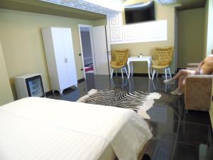 Φωτογραφία από το άλμπουμ του Hotel A&A σε Gjinazez