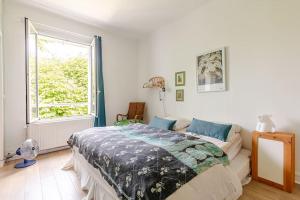 a bedroom with a bed and a window at Maison La campagne à Paris in Le Pré-Saint-Gervais