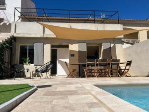 Hồ bơi trong/gần La Gruissanaise