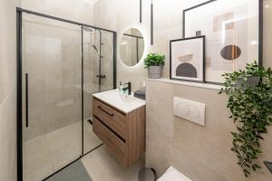 Elisabeth-E40 3 Bedroom Modern Suite 1073 Budapest, Erzsébet krt. 40-42 kép - 2