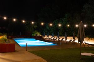 Bazén v ubytování Sweet Hotel nebo v jeho okolí