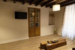 a living room with a tv and a table at Casa Nicola in Toro