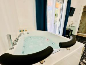 Fotografie z fotogalerie ubytování New Seaside Suite GOLD v destinaci Bordighera