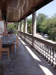 Balkón nebo terasa v ubytování Tskaltubo Guesthouse Oda
