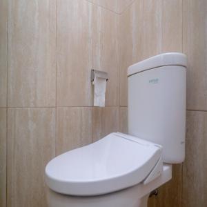 Koupelna v ubytování Sans Hotel Nagari Malioboro