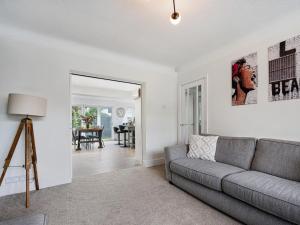 Posezení v ubytování Pass The Keys Picture Perfect Haven in Didsbury Village - Free Parking & EV Station