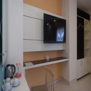 A cozinha ou kitchenette de Sans Hotel Nagari Malioboro
