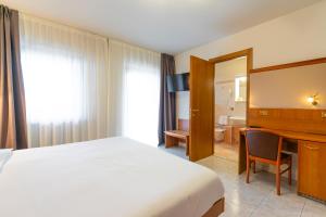 Postel nebo postele na pokoji v ubytování Hotel Belvedere Wellness&SPA + 37 fotografií