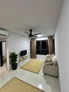 TV a/nebo společenská místnost v ubytování Mus lim Homestay Gaia Residence, Rawang