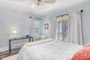 Voodi või voodid majutusasutuse Beach Bliss- 4BR - Beach Access - Kayak - WI-FI home toas