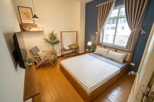 Ένα ή περισσότερα κρεβάτια σε δωμάτιο στο Spacious Hoan Kiem Apartment