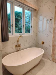 Koupelna v ubytování Villa Emas Mulia Uluwatu Luxury 1