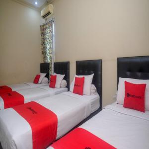 Letto o letti in una camera di RedDoorz Plus @ Timoho