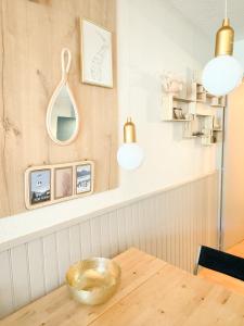 Postel nebo postele na pokoji v ubytování STUDIO LA POULE AU POT pieds des pistes font Romeu Pyrénées 2000