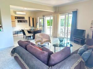 パレロスにあるVilla Georgeのギャラリーの写真