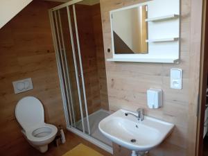 Koupelna v ubytování Apartmány u lesa