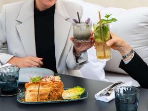 Boissons dans l'établissement Le Louis Hotel Versailles Château - MGallery Collection
