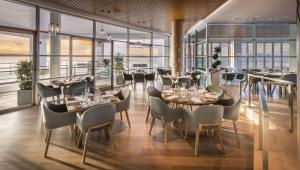 Un restaurante o sitio para comer en Hilton Auckland