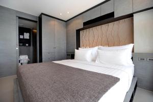 En eller flere senge i et værelse på Urban Suite CTG B702 in a Gated Tropics Kamala Residence with 3 Pools & Gym + 10 billeder