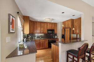 Kuchyň nebo kuchyňský kout v ubytování Family-Friendly South Loop Escape