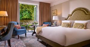 Ένα ή περισσότερα κρεβάτια σε δωμάτιο στο Carton House A Fairmont Managed hotel