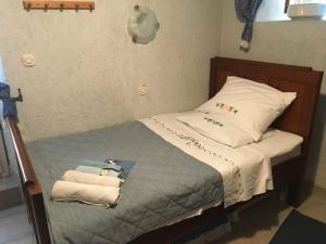 Łóżko lub łóżka w pokoju w obiekcie Guesthouse Kuća na šterne