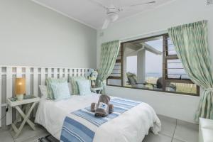 Postel nebo postele na pokoji v ubytování Fifty on the Rocks