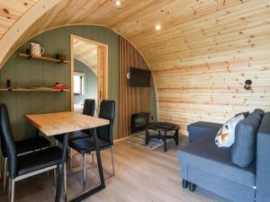 Posezení v ubytování Wren + 21 fotografií