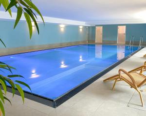 Bazén v ubytování Appartement-Hotel Timmendorfer Strand nebo v jeho okolí