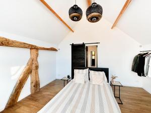 Postelja oz. postelje v sobi nastanitve Charming Authentic Home with Garden